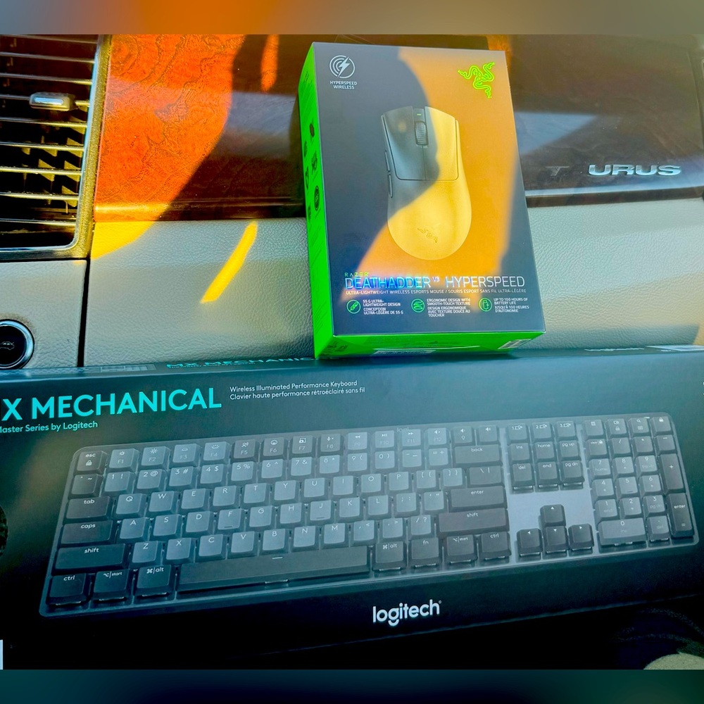 Wireless IIIuminated Performance Keyboard And DEATHADDER Wireless Mouse